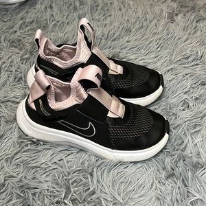 ⭐️ HOST PICK ⭐️ Kids Nike Flex Plus • EUC